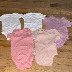 baby short  sleeve Bodysuits bundle size 3-6 months